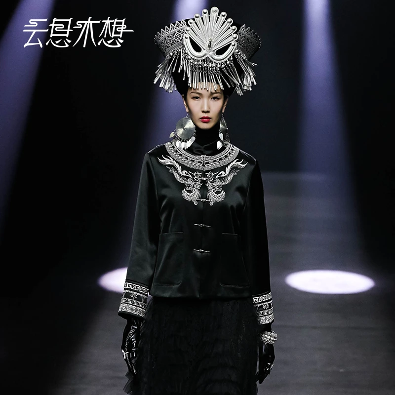 Ysimo-X云思木想 凤仪天下 重工刺绣合金盘扣黑色长袖外套12400