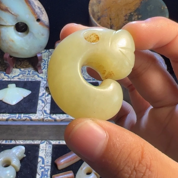 秦***飞玉玉摆件猪笼器形