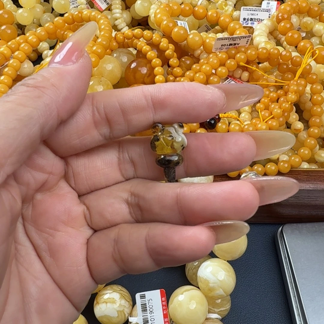 琥珀未镶嵌珠宝奇石