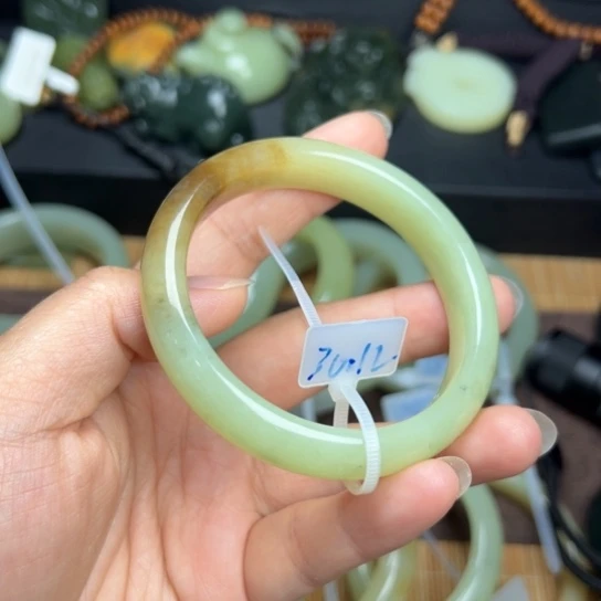 和田玉（糖玉）手镯未镶嵌57
