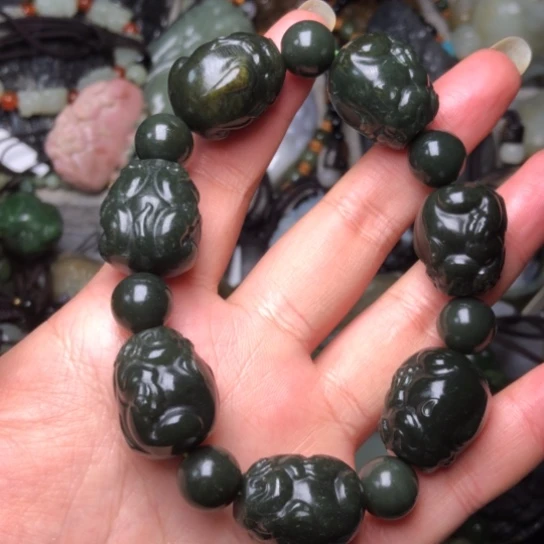 和田玉未镶嵌把件