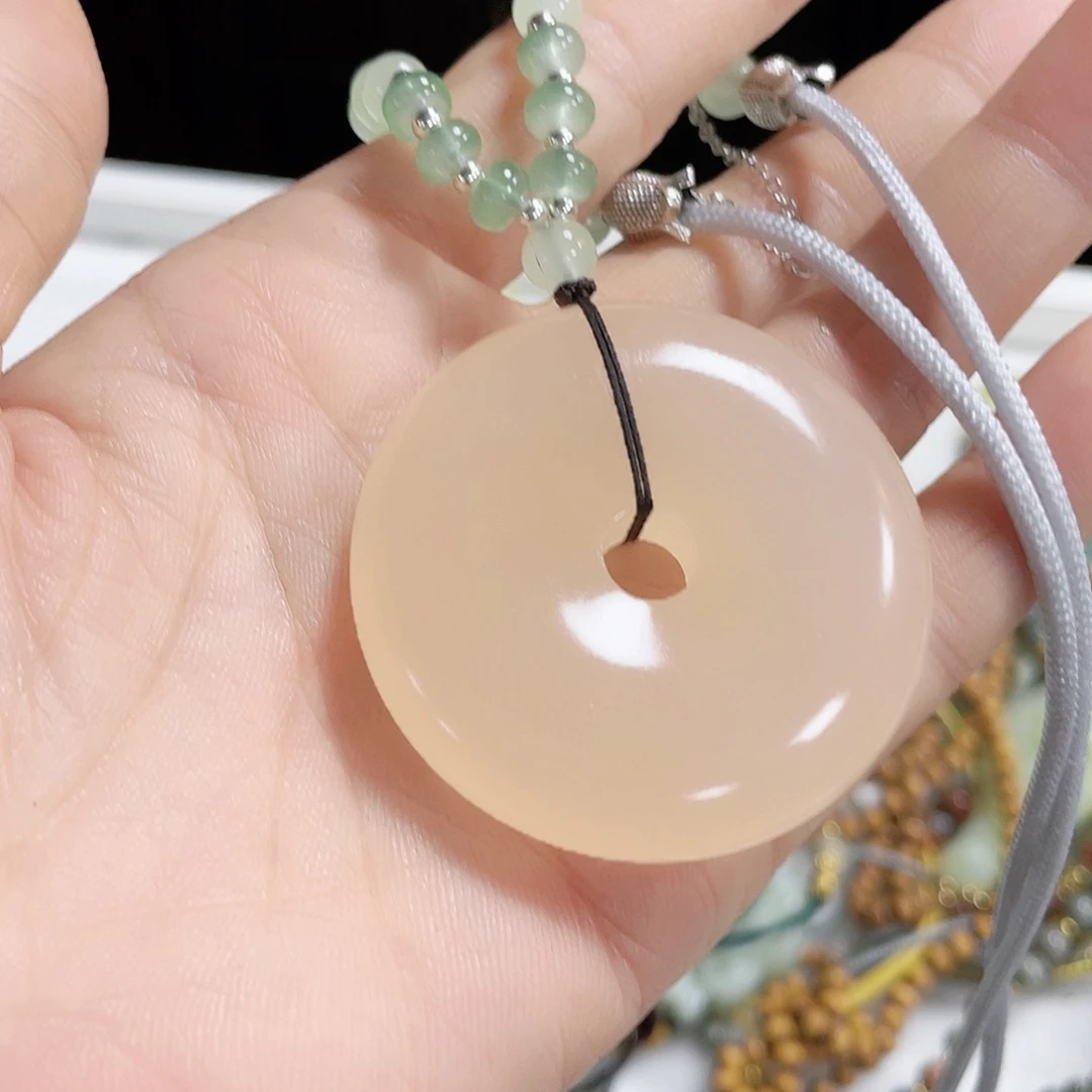 石英质玉颈饰合金
