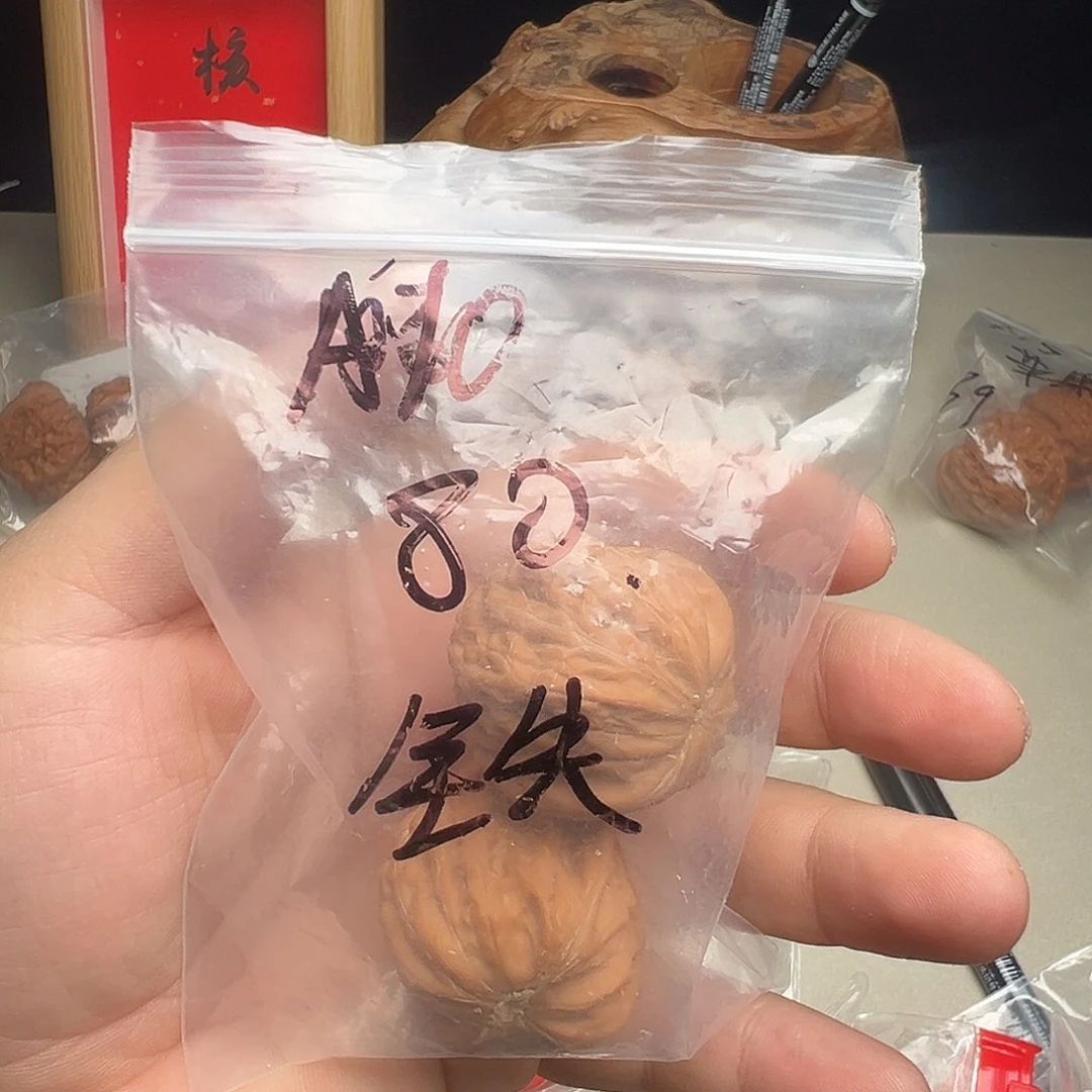 文玩核桃吊坠铁锤
