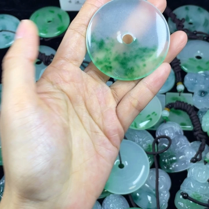 翡翠未镶嵌颈饰吊坠