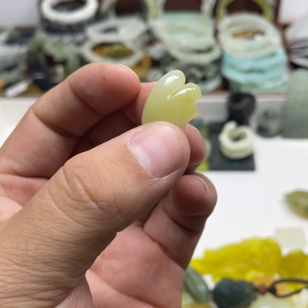 蛇纹石玉未镶嵌吊坠(不含链)