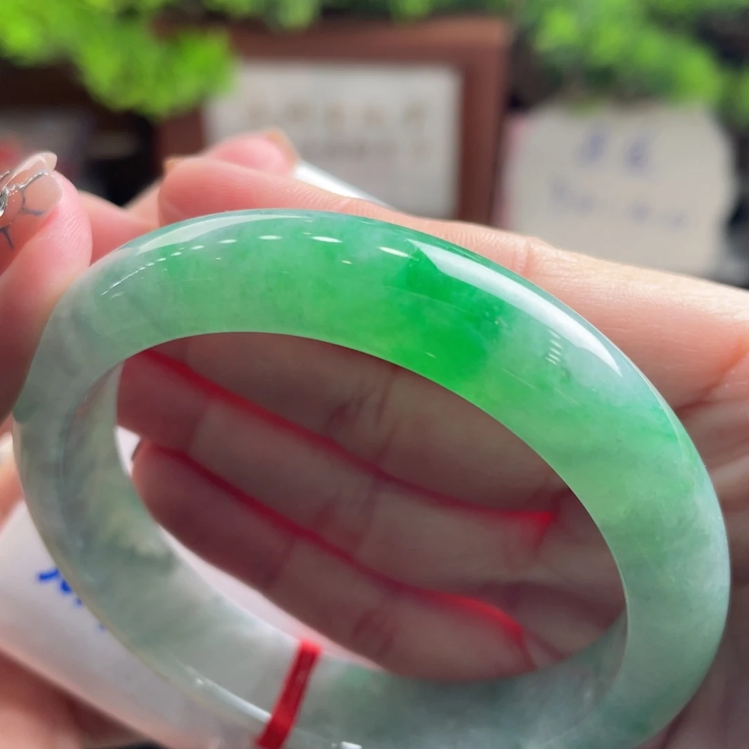 翡翠未镶嵌手镯58白底青