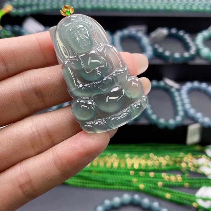 翡翠未镶嵌颈饰观音