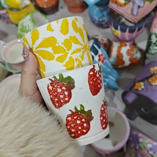 当场拍满15元发货不凑不发，花盆盆口不方不圆有针孔黑点是正常的，