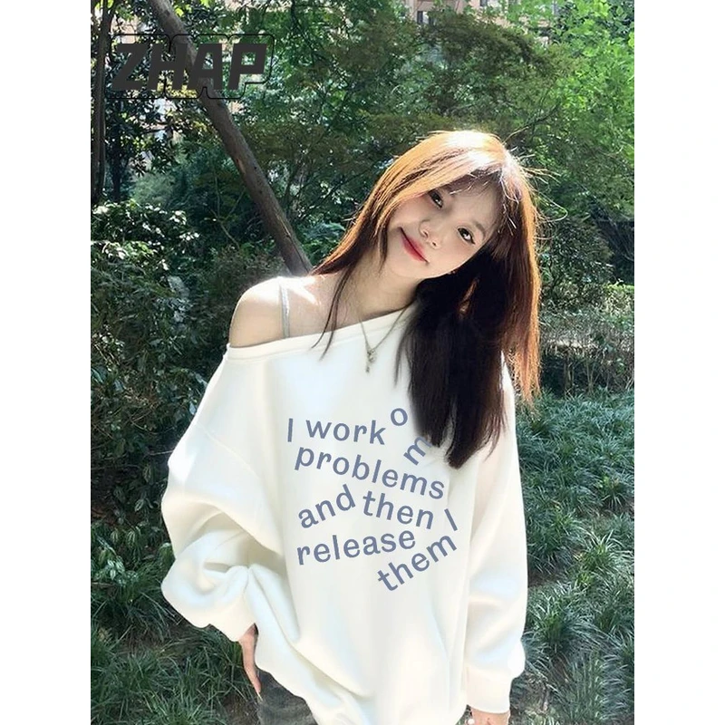 【ZHAP】斜领露肩时尚新款圆领卫衣女秋季爆款遮肉穿搭甜酷卡通字母