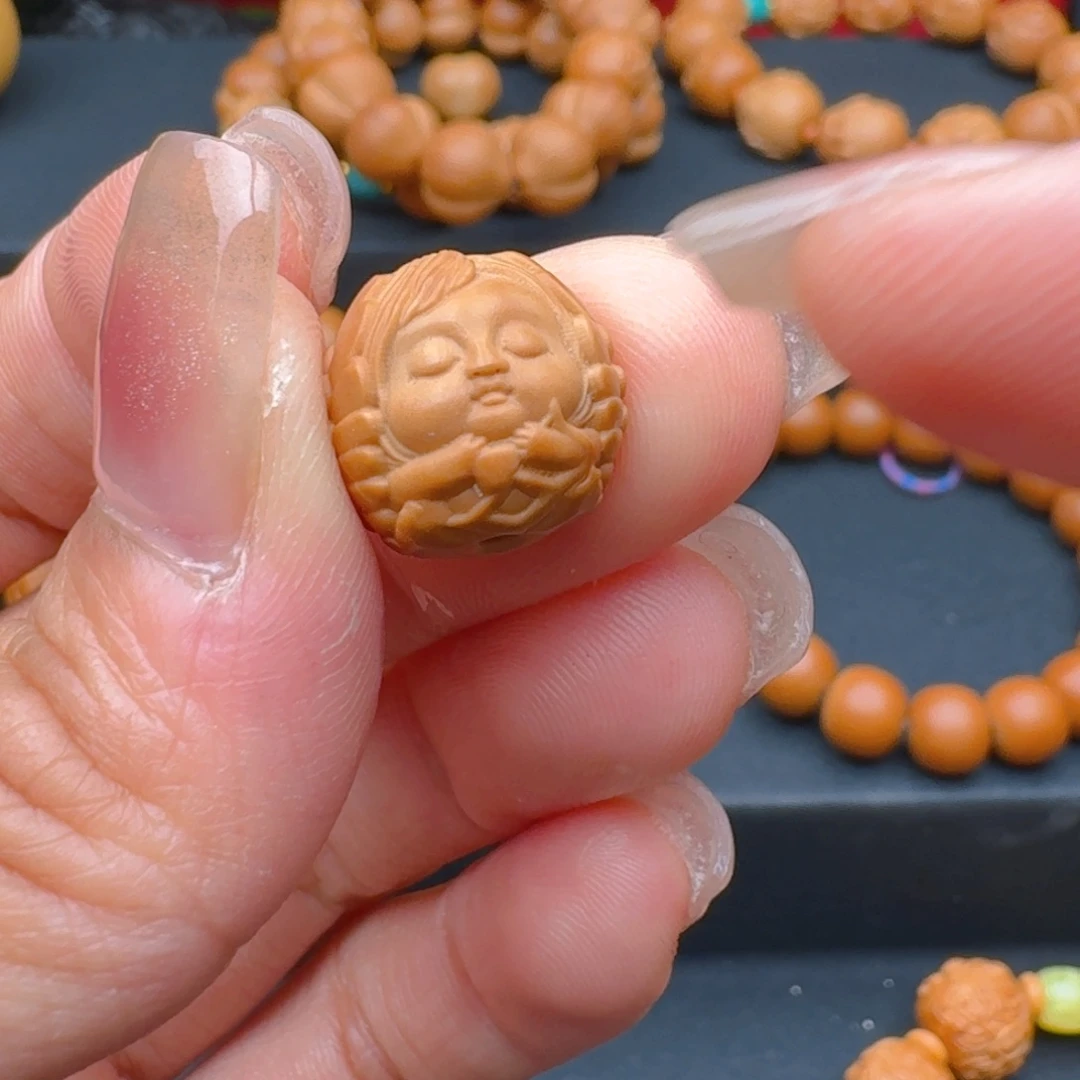 猴头核桃吊坠丘比特