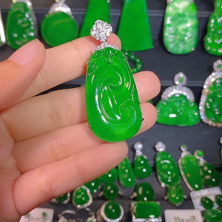 翡翠银S925镶嵌颈饰是