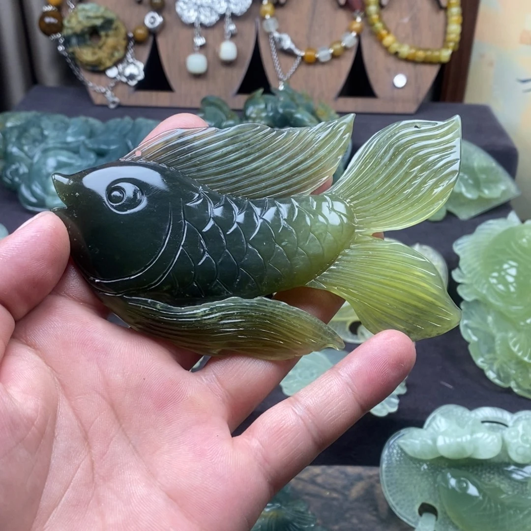 白***雅蛇纹石玉未镶嵌颈饰