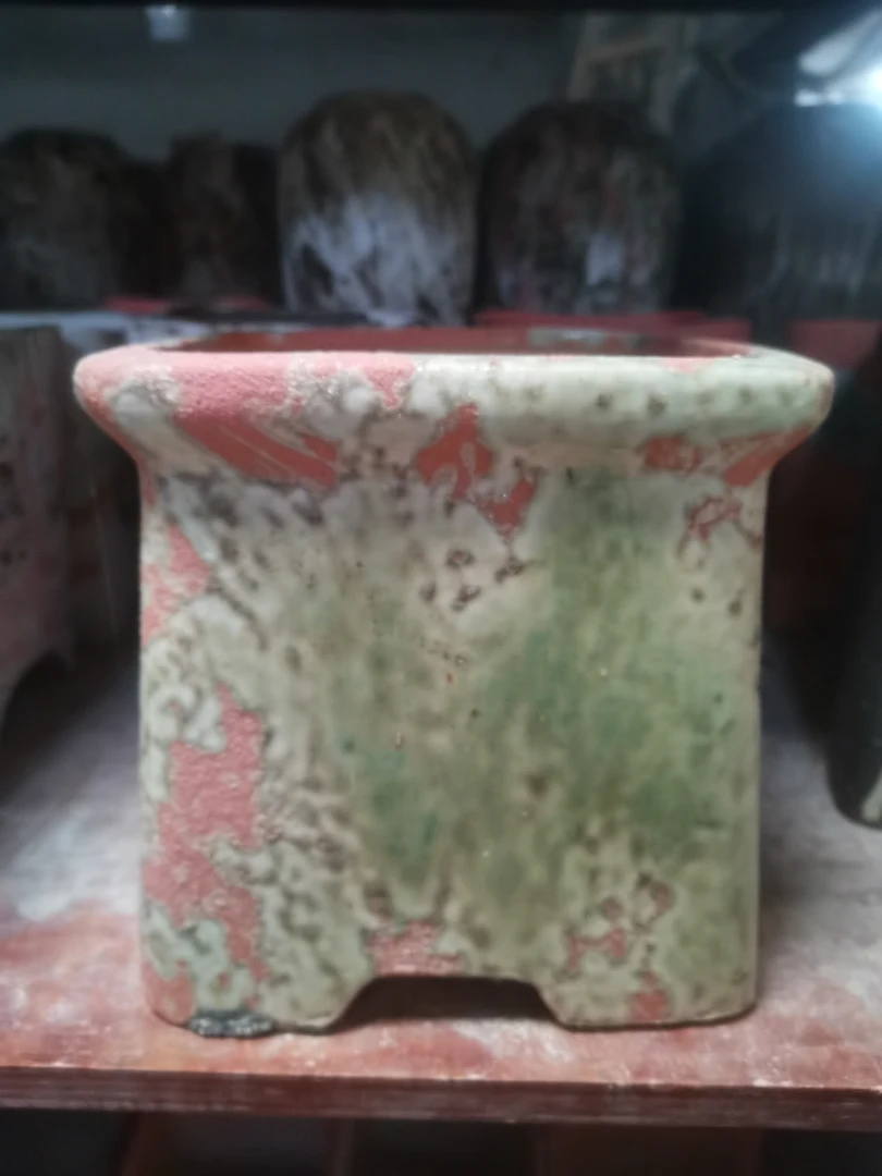 86号花盆，高18内口16，默认微瑕，有孔