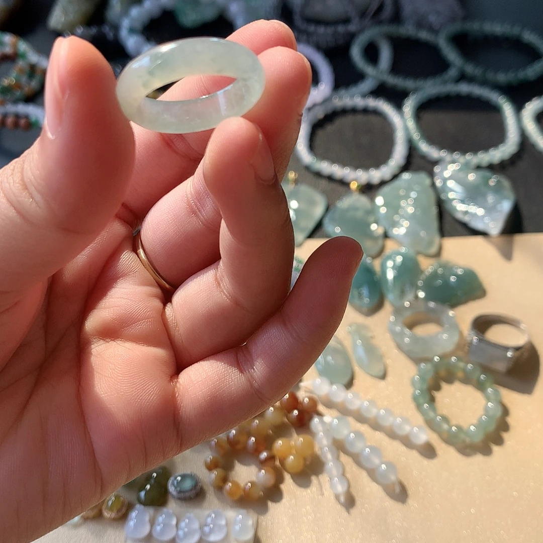 翡翠未镶嵌颈饰戒圈