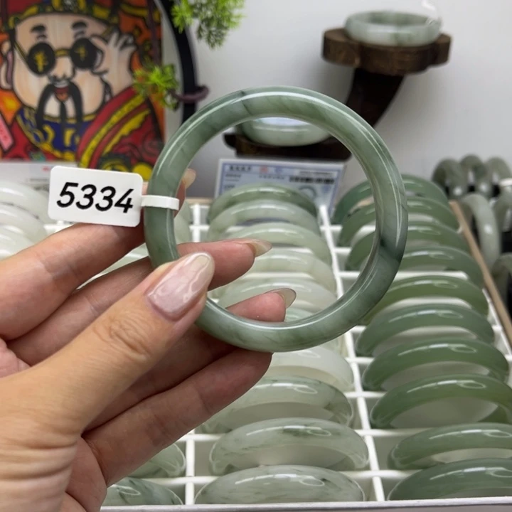 石英质玉未镶嵌手镯5334