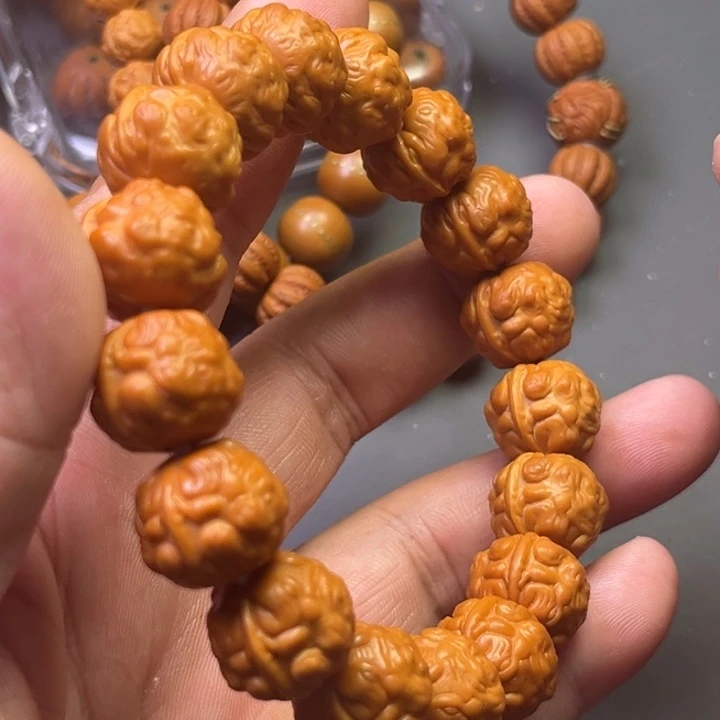 吊坠猴头核桃金蝉