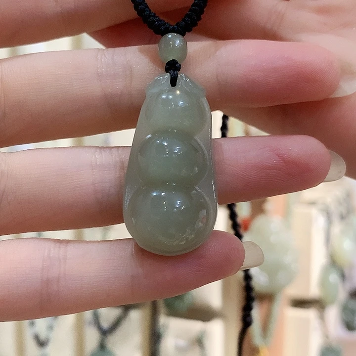 和田玉未镶嵌颈饰金*