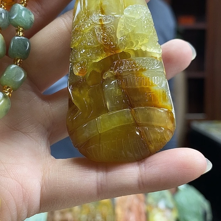 蛇纹石玉未镶嵌颈饰