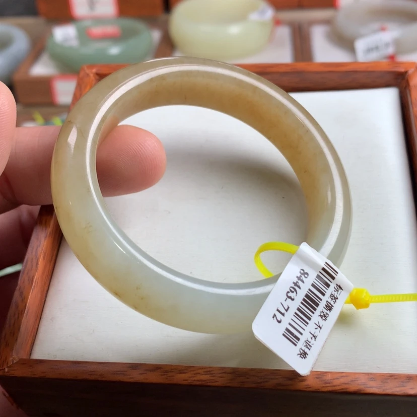 【闪购商品】和田玉手镯未镶嵌53.7