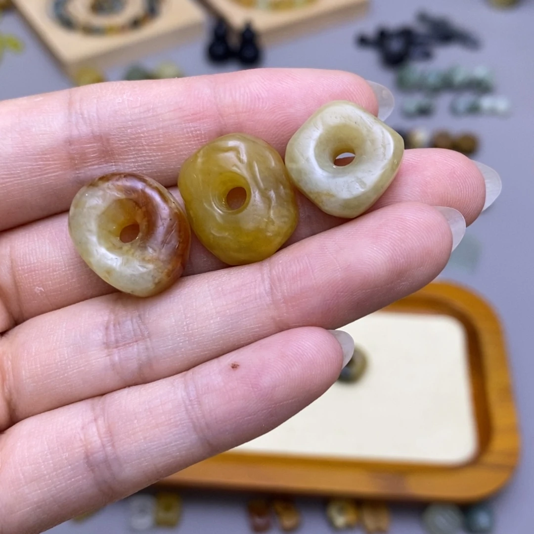 芬***织未镶嵌蛇纹石玉配饰