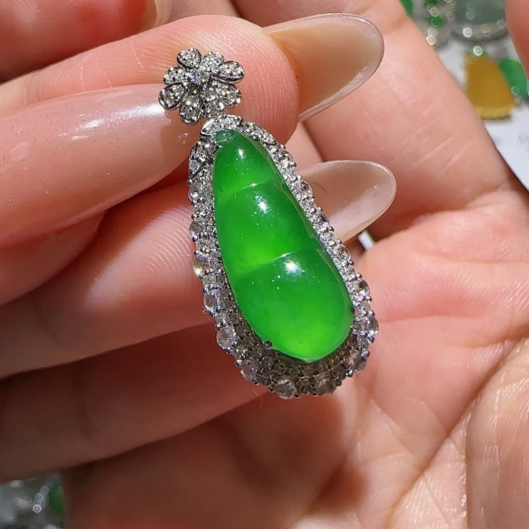 【闪购商品】颈饰18K金镶嵌翡翠天然