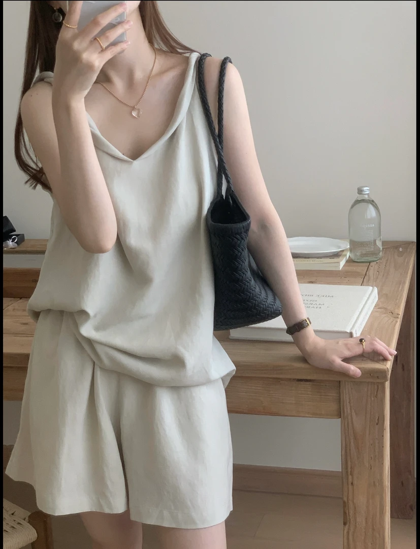 Ennook韩系简约！扭结V领背心➕短裤两件套套装
