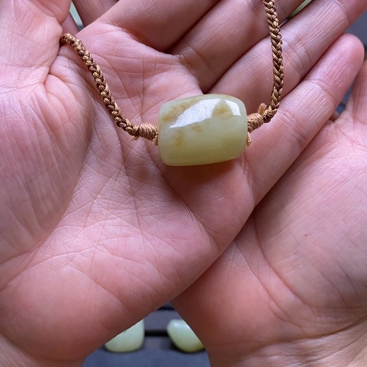 大***朵和田玉未镶嵌颈饰