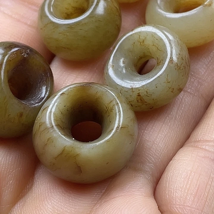 金***牛和田玉未镶嵌颈饰