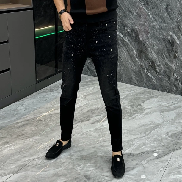 7072-春季烫钻修身小脚牛仔裤