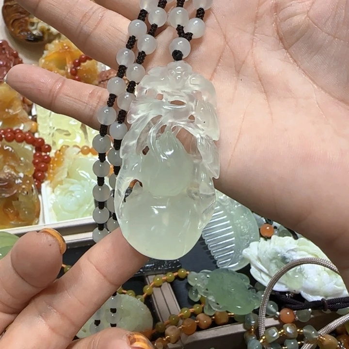 未镶嵌蛇纹石玉吊坠