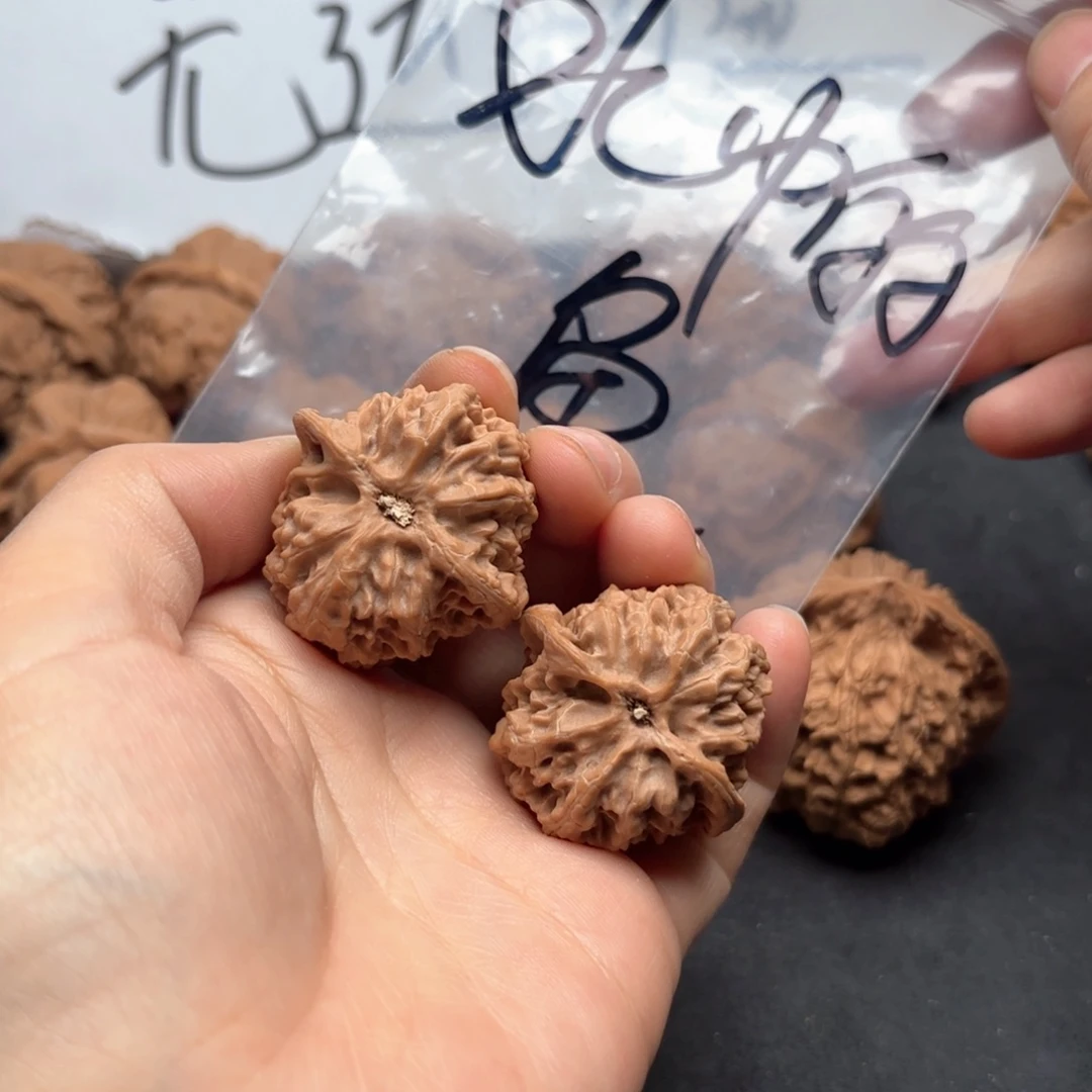 文玩核桃吊坠水**鱼苹果