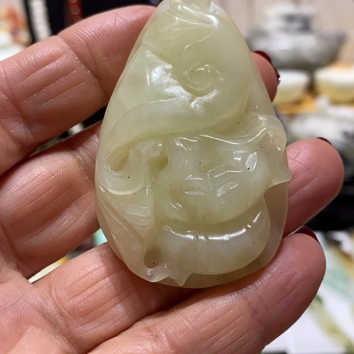 蛇纹石玉挂坠未镶嵌