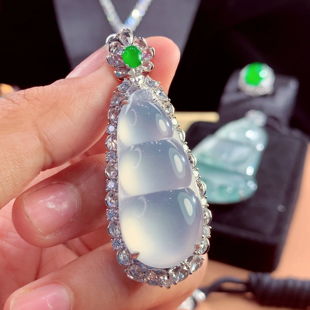 吊坠(不含链)18K金镶嵌翡翠