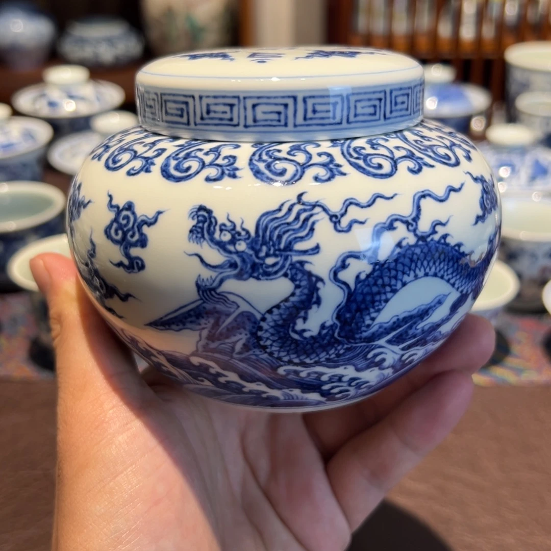 精品青花海水应龙盖罐口径约6.5厘米