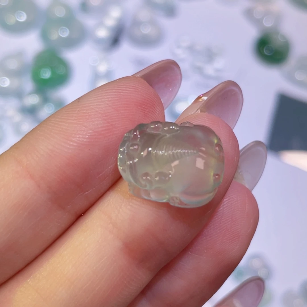 翡翠未镶嵌颈饰裸石