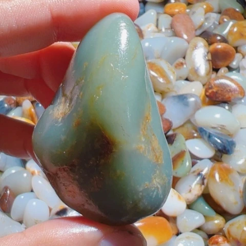 和田玉未镶嵌珠宝奇石61克