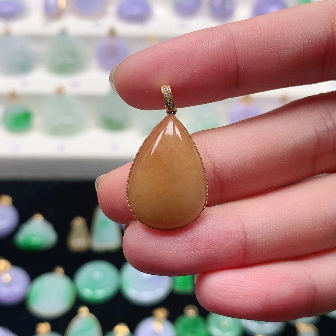 颈饰18K金镶嵌翡翠翡翠吊坠