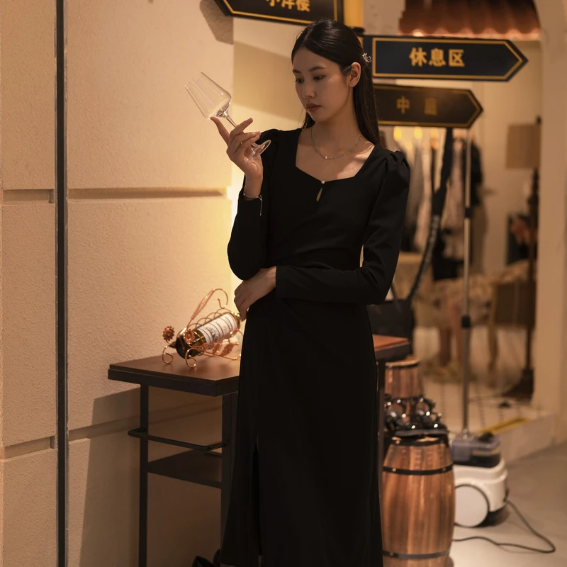 西町村屋连衣裙女秋季新款法式浪漫复古方领开衩连衣裙AC8502011