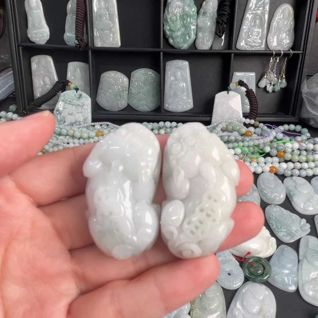 翡翠未镶嵌吊坠(不含链)瑕疵