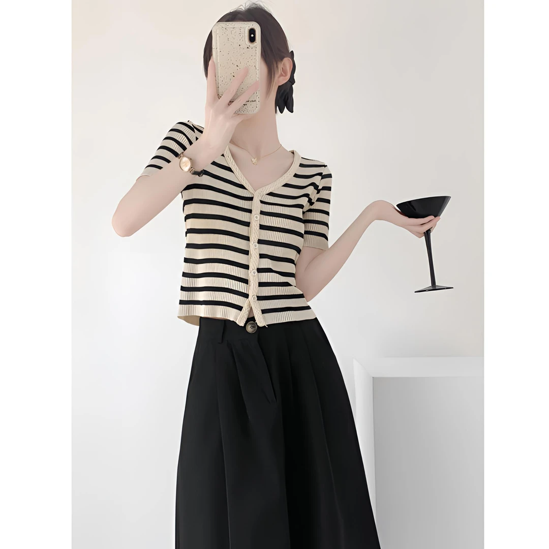 夏季女士薄款冰丝针织开衫短袖条纹修身V领上衣搭配裙子短外套