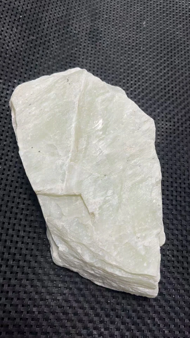 新疆精品和田玉山料
