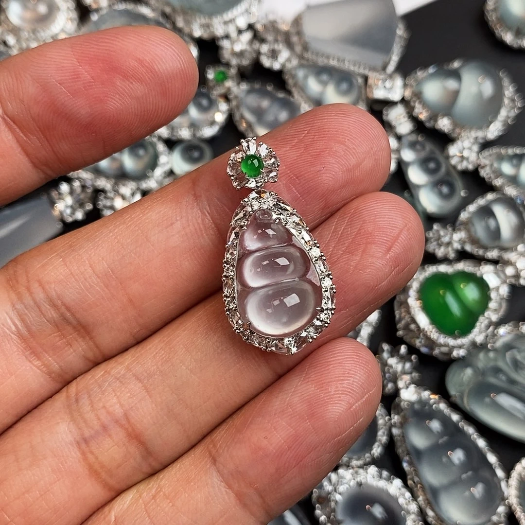 翡翠18K金镶嵌颈饰