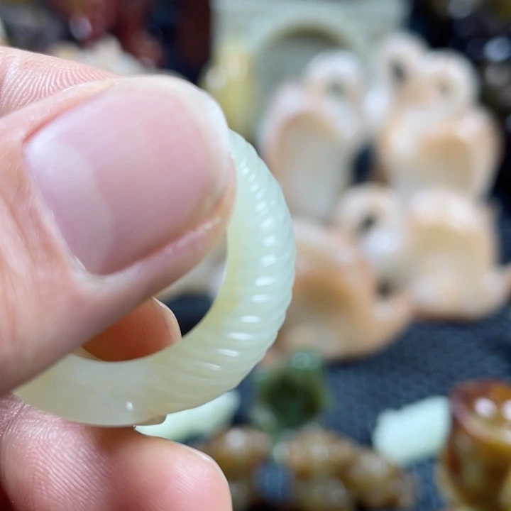 和田玉颈饰未镶嵌?****?