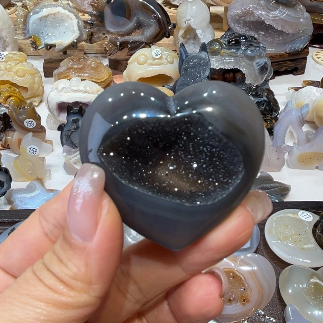 玛瑙/玉髓未镶嵌雕刻件