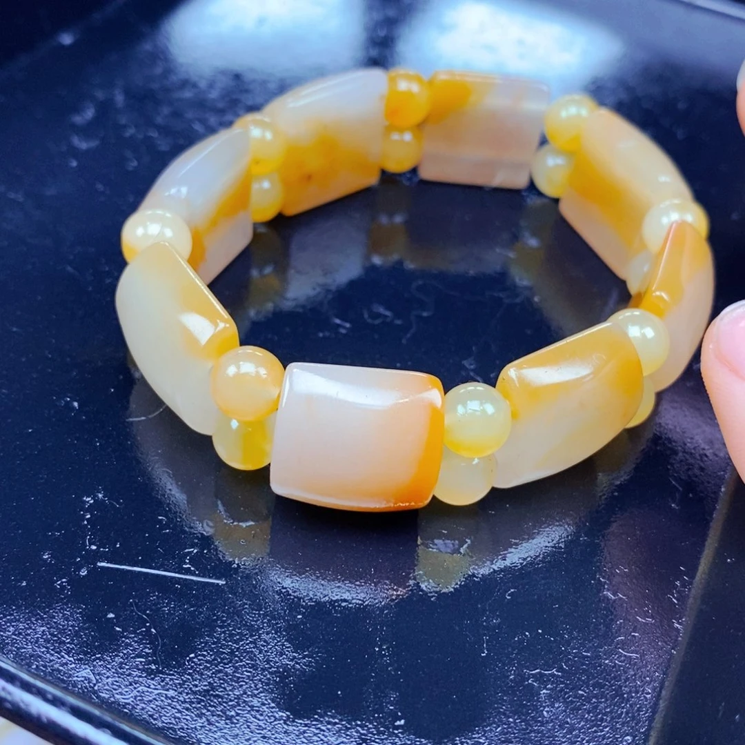 石英质玉（黄龙玉）未镶嵌颈饰