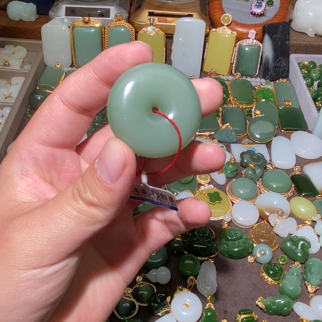 老***人和田玉（碧玉）未镶嵌颈饰