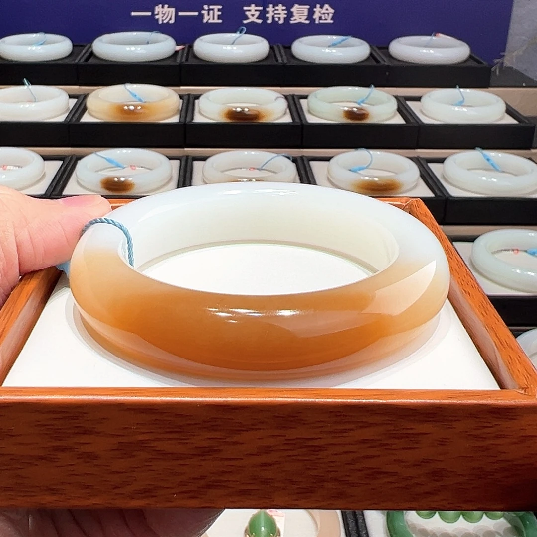 和田玉未镶嵌手镯