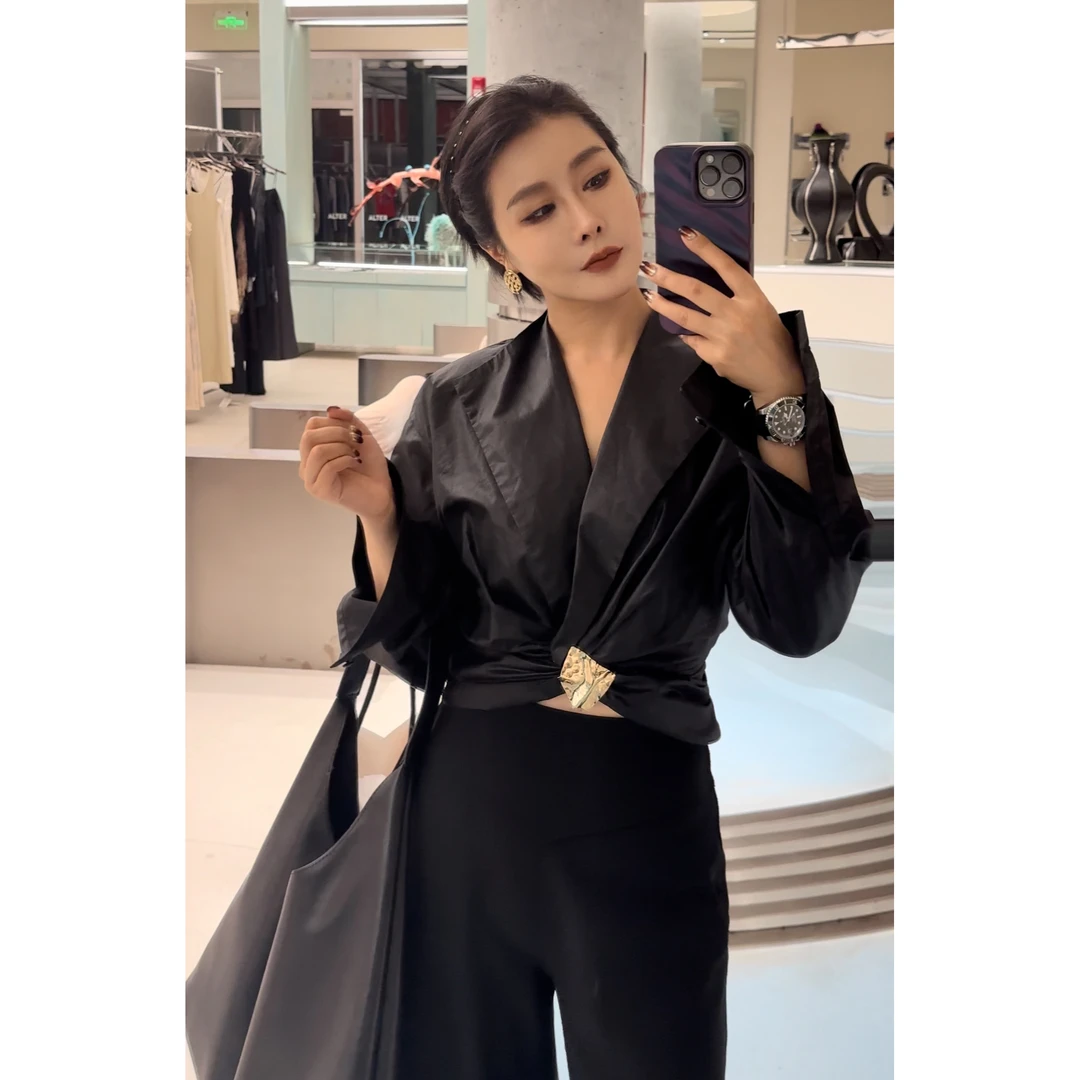 【谁的小蛮腰】纸感醋面工艺摩登时髦精扭结收腰24秋季新款长袖衬衫