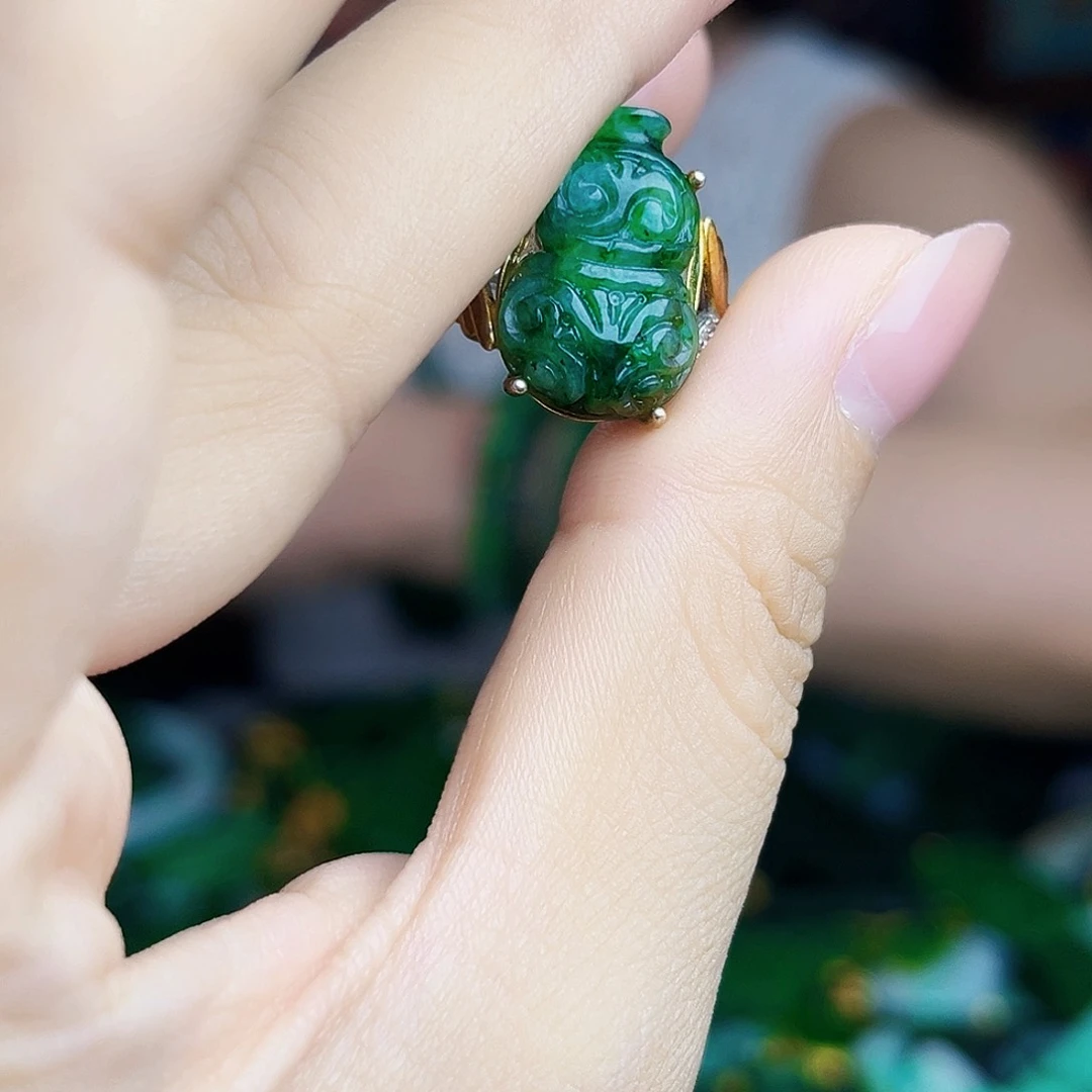 翡翠未镶嵌颈饰多样性