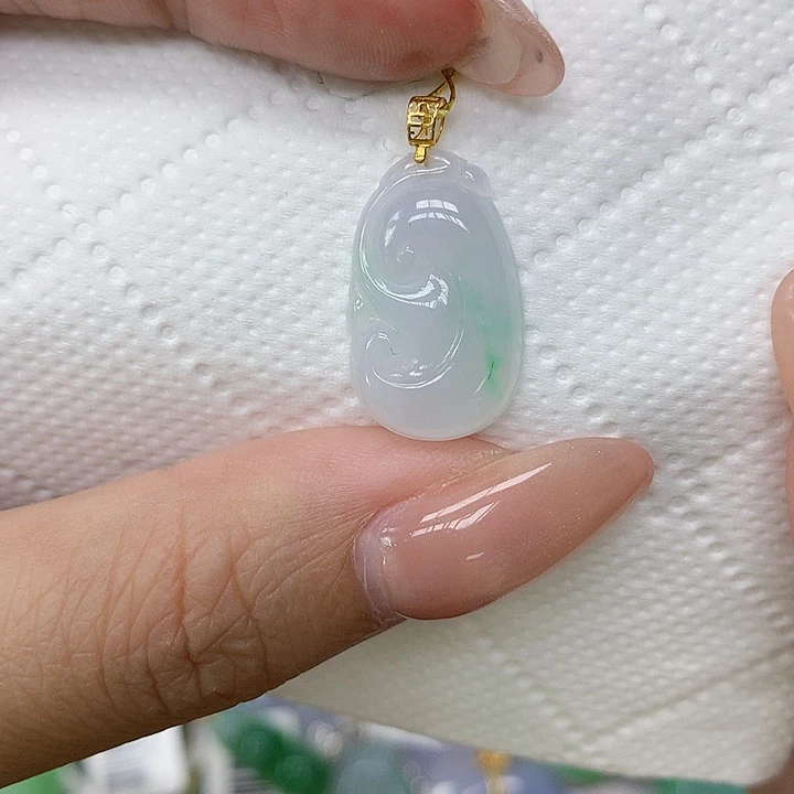 颈饰18K金镶嵌翡翠